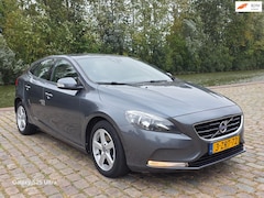 Volvo V40 - 1.6 D2 Momentum 2e eigenaar airco cruis control navigatie parkeer sensor trekhaak