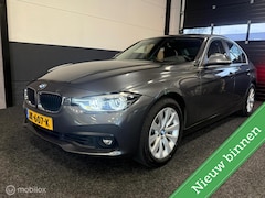 BMW 3-serie - 320i Centennial High Executive AUTOMAAT / LEDER / NAP