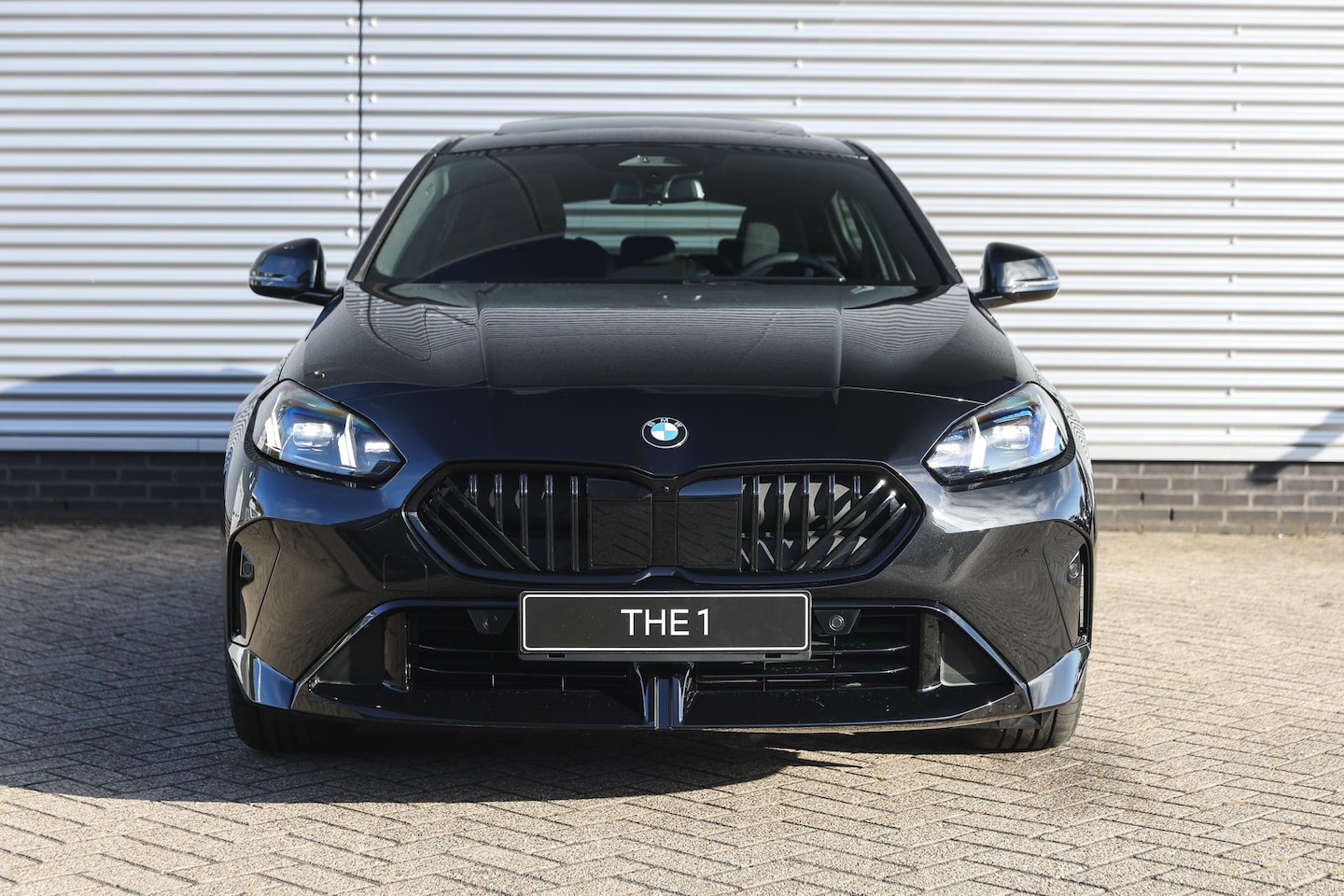 BMW 1-serie - 120 M Sport Automaat / Panoramadak / Sportstoelen  / Achteruitrijcamera / M Adaptief onder - AutoWereld.nl