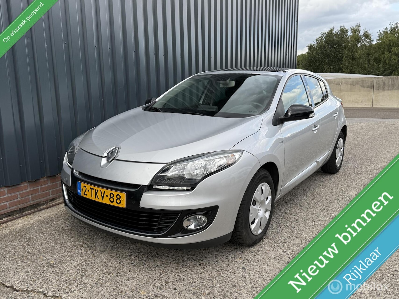 Renault Mégane - 1.5 dCi Bose AUTOMAAT/KOUDE AIRCO/BOEKJE/DAKJE - AutoWereld.nl