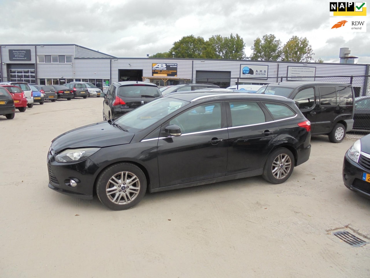 Ford Focus Wagon - 1.0 EcoBoost Titanium D-riem stuk - AutoWereld.nl