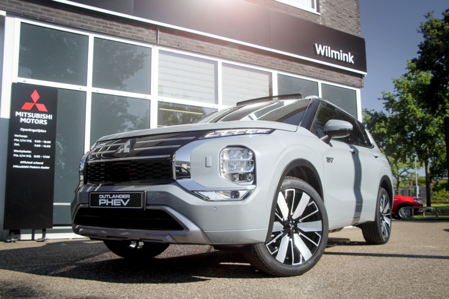 Mitsubishi Outlander - 2.4 PHEV Instyle+ 2.4 PHEV Instyle+ - AutoWereld.nl