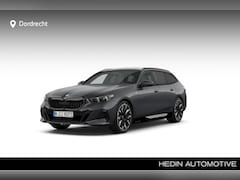 BMW 5-serie Touring - 550e xDrive | 21 Inch | M-Sportpakket Pro | Innovation Pack | Travel Pack | Comfort pack |