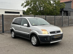 Ford Fusion - 1.6-16V Crossroad