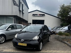 Toyota Aygo - 1.0-12V 5 Deurs Nieuwe Apk bij aankoop