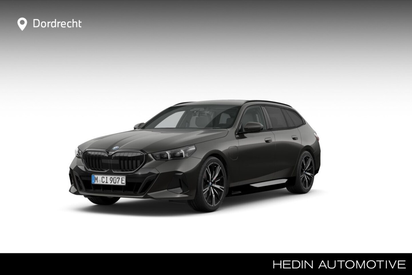 BMW 5-serie Touring - 530e M Sport Edition | 20 Inch | M-Sportpakket Pro | Innovation Pack | Travel Pack | Comfo - AutoWereld.nl