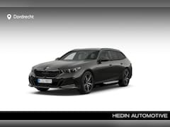 BMW 5-serie Touring - 530e M Sport Edition | 20 Inch | M-Sportpakket Pro | Innovation Pack | Travel Pack | Comfo