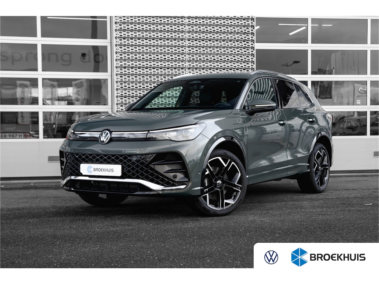 Volkswagen Tiguan - 1.5 TSI eHybrid R-Line Business 204 PK | Lederen bekleding | Camera | 20 inch | Lane Assis - AutoWereld.nl