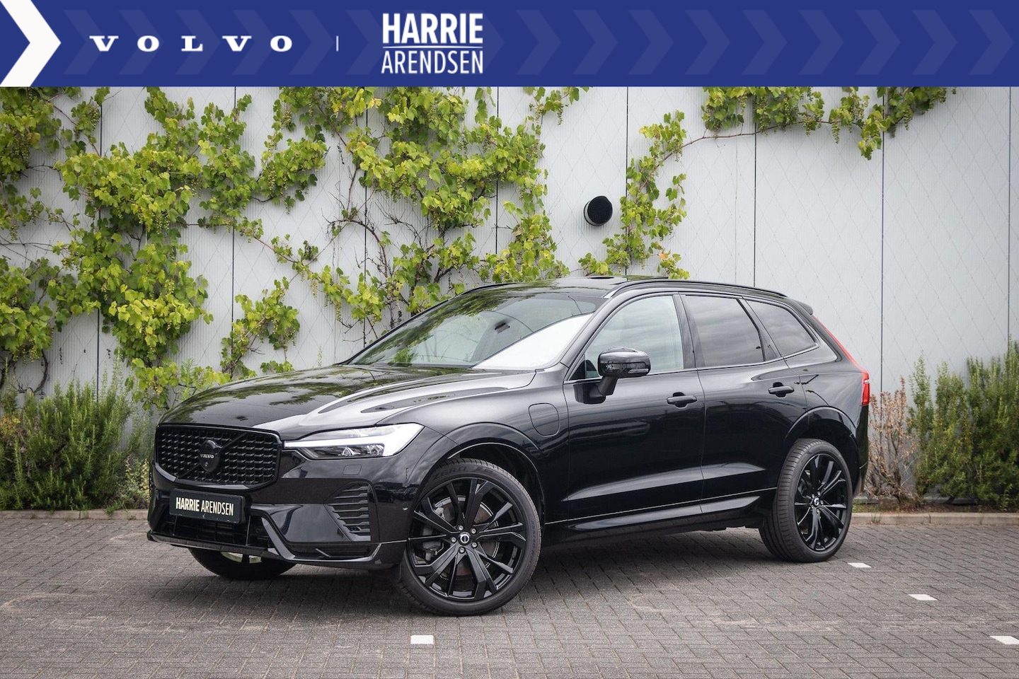 Volvo XC60 - T6 Plug-in hybrid AWD Ultimate Black Edition | Schuif-/kanteldak | Adaptieve LED koplampen - AutoWereld.nl
