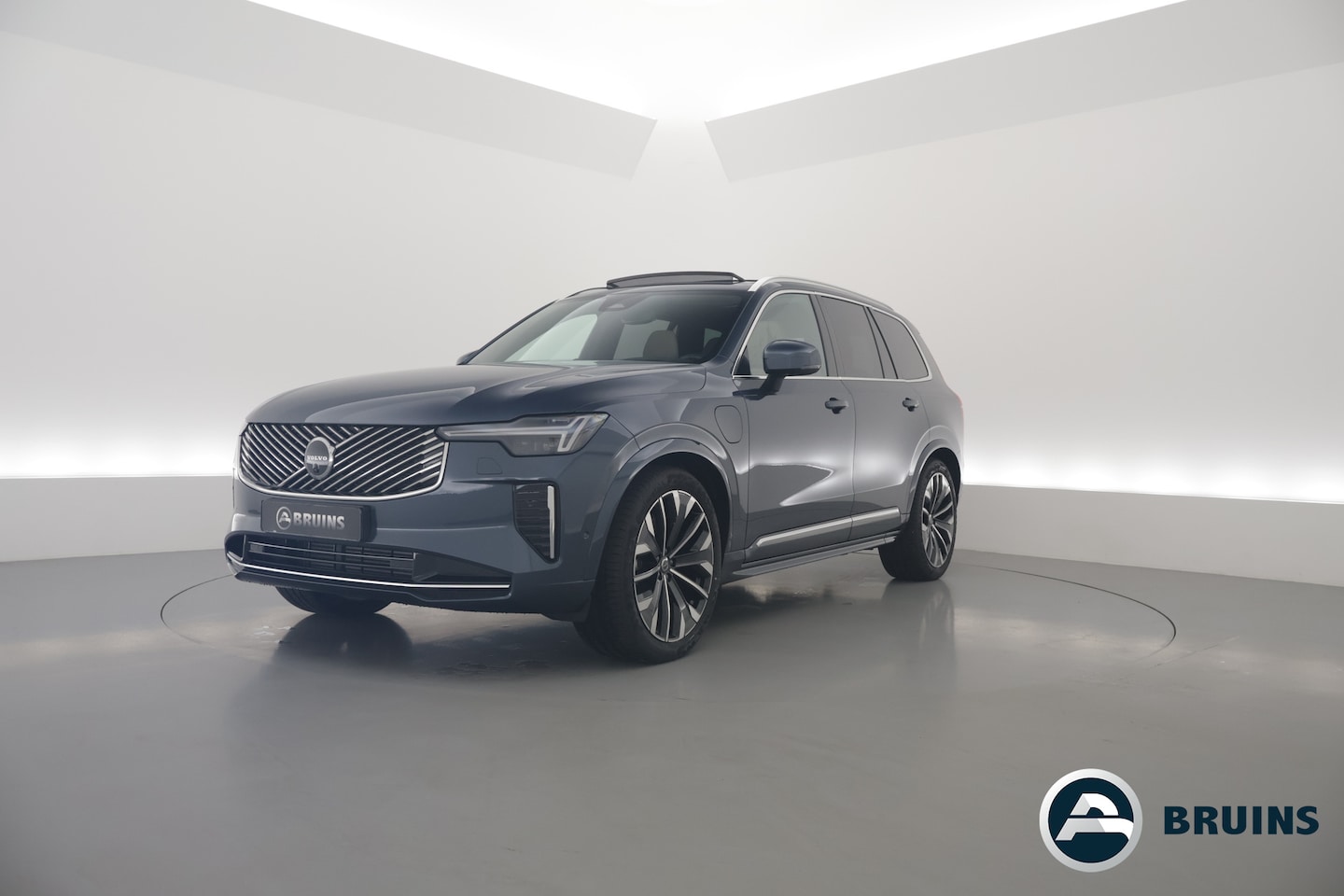Volvo XC90 - 2.0 T8 Plug-in hybrid AWD Ultra Bright | Luchtvering | Massage | B&W Audio | Pano-dak | St - AutoWereld.nl