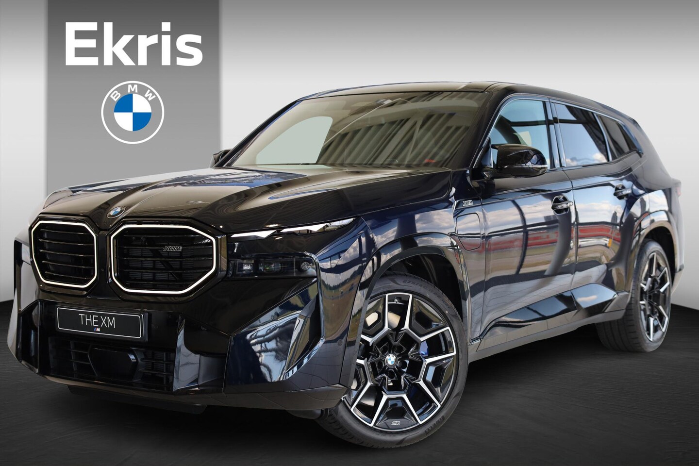 BMW XM - 50e | BMW Iconic Glow | Live Cockpit Professional - AutoWereld.nl