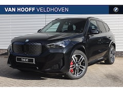 BMW iX1 - eDrive20 M Sport / Panoramadak / Sportstoelen / Adaptieve LED / M Adaptief onderstel / Par