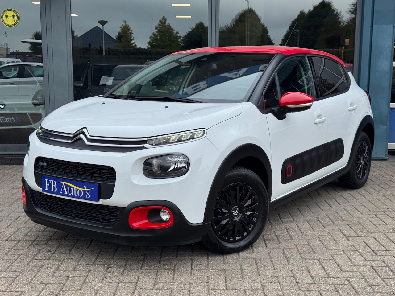 Citroën C3 - 1.2 PureTech Shine AIrco Navi Cruise - AutoWereld.nl