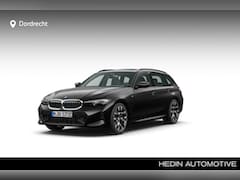 BMW 3-serie Touring - | 19 Inch | M-Sportpakket | Innovation Pack | Comfort Pack | Panoramadak | Trekhaak 330e