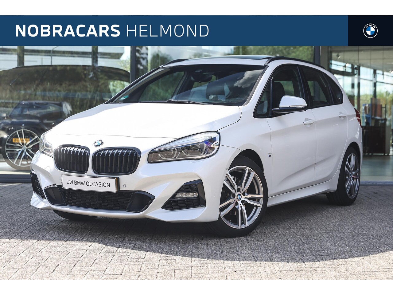 BMW 2-serie Active Tourer - 218i High Executive M Sport Automaat / Panoramadak / Trekhaak / Sportstoelen / Achteruitri - AutoWereld.nl