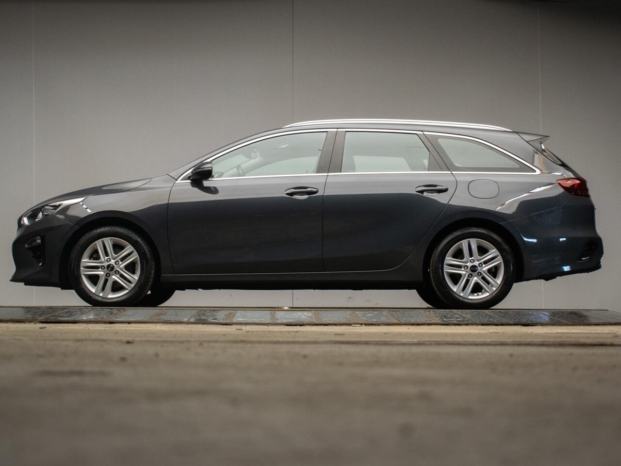 Kia Cee'd Sportswagon - Ceed 1.4 T-GDi DynamicLine Sport (APPLE CARPLAY,NAVI,CAMERA,PDC,CLIMATE,CRUISE,LED,LEDER,S - AutoWereld.nl