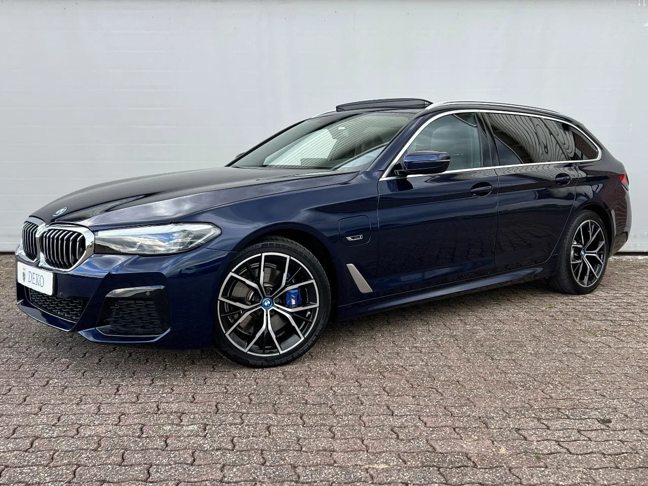 BMW 5-serie Touring - 530e PHEV | M Sport | Panoramadak | Sportstoelen | Nieuwstaat! - AutoWereld.nl