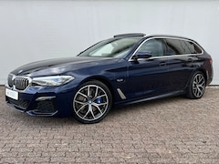 BMW 5-serie Touring - 530e PHEV | M Sport | Panoramadak | Sportstoelen | Nieuwstaat
