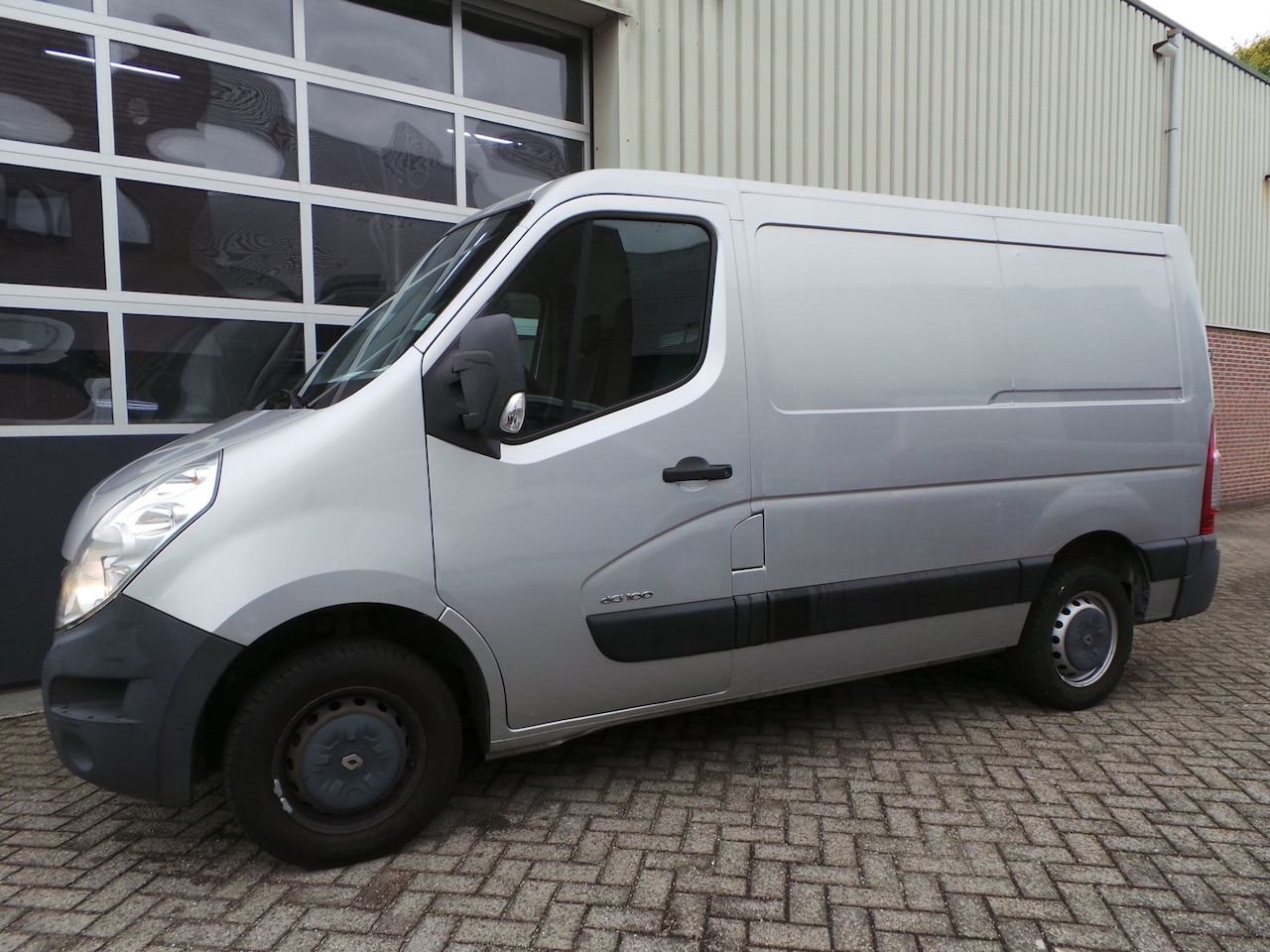 Renault Master - T28 2.3 dCi L1H1 Airco, cruise, Navi - AutoWereld.nl