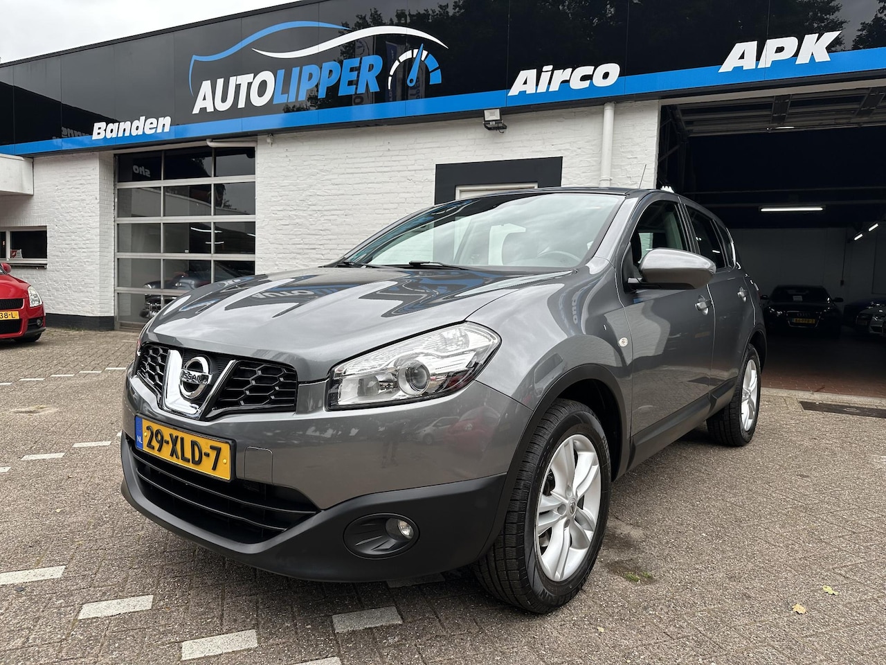 Nissan Qashqai - 1.6 Acenta /AUTOMAAT/Lm velgen/all season banden/Trekhaak - AutoWereld.nl