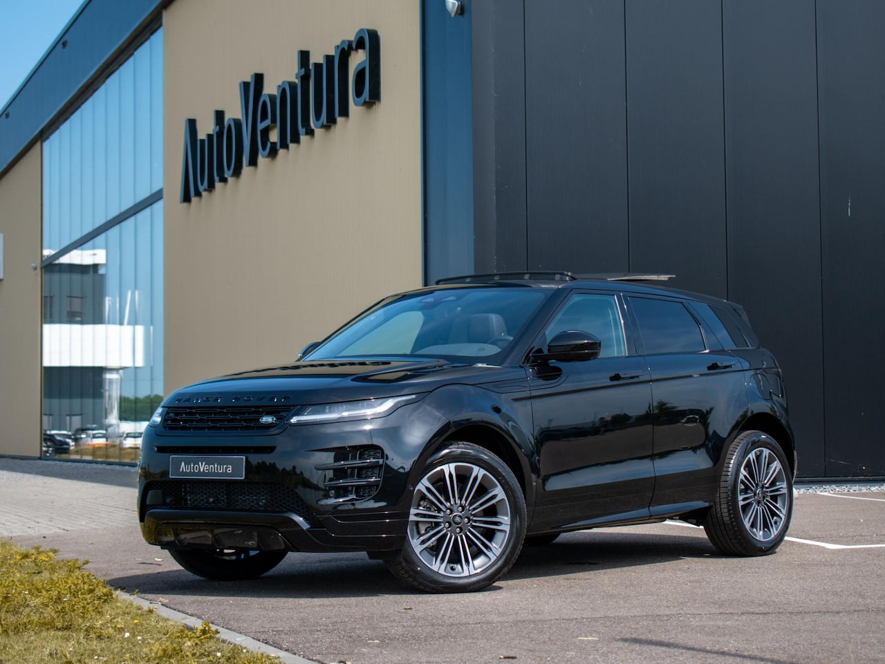 Land Rover Range Rover Evoque - 1.5 P270e PHEV AWD Dynamic SE Facelift l Black Pack l Schuif- /kantel Pano l Adapt. Cruise - AutoWereld.nl