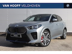 BMW iX2 - eDrive20 High Executive M Sport / Panoramadak / Sportstoelen / Adaptieve LED / Parking Ass