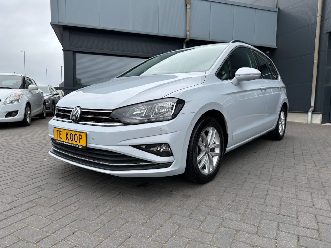 Volkswagen Golf Sportsvan - 1.5 TSi ACT Navi Camera Trekhaak 31000 KM !!! - AutoWereld.nl