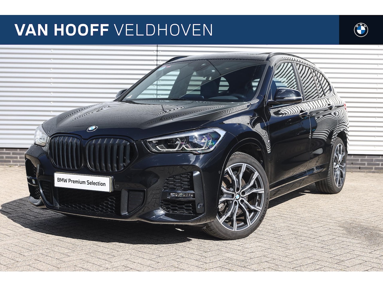 BMW X1 - xDrive25e High Executive M Sport Automaat / Panoramadak / Trekhaak / Sportstoelen / Achter - AutoWereld.nl