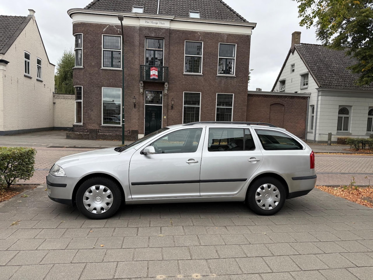 Skoda Octavia Combi - 1.6 FSI Ambiente NIEUWE DISTRIBUTIE KETTING REEKS AIRCO CRUISE CONTROL - AutoWereld.nl