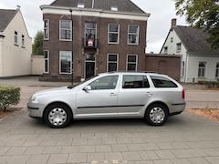 Skoda Octavia Combi - 1.6 FSI Ambiente NIEUWE DISTRIBUTIE KETTING REEKS AIRCO CRUISE CONTROL