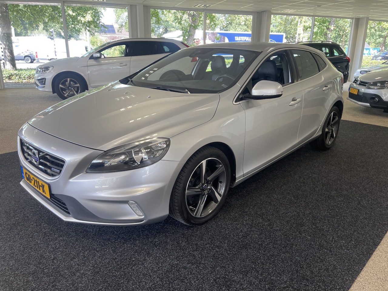 Volvo V40 - 1.6 T3 R-Design 1.6 T3 R-Design - AutoWereld.nl