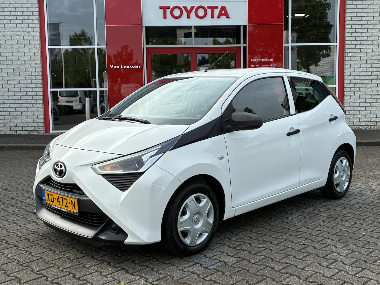 Toyota Aygo X - X-FUN AIRCO EL-RAMEN BLUETOOTH RADIO ALL-SEASONS NL-AUTO DEALER-ONDERHOUDEN - AutoWereld.nl