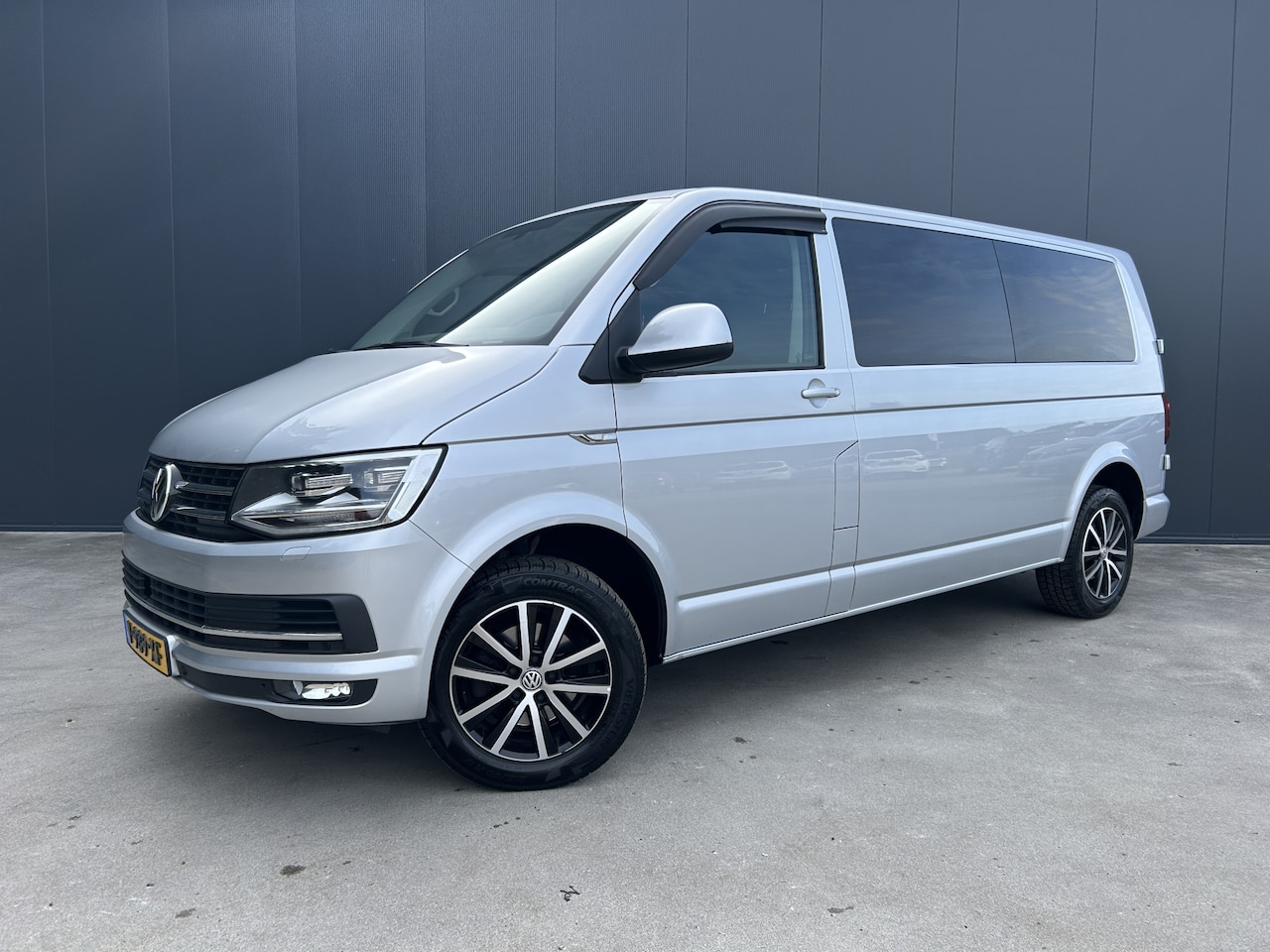 Volkswagen Transporter - 2.0 TDI 150 PK L2H1 NAVI ADAP CRUISE ECC 2.500 AHG - AutoWereld.nl