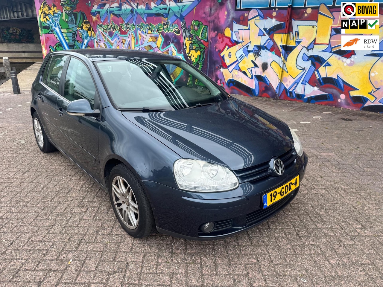 Volkswagen Golf - 1.6 FSI Trendline ijskoude airco 5 deuren goed onderhouden stereo rs4 velgen elektrische r - AutoWereld.nl