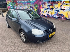 Volkswagen Golf - 1.6 FSI Trendline ijskoude airco 5 deuren goed onderhouden stereo rs4 velgen elektrische r