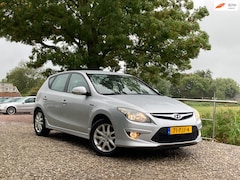 Hyundai i30 - 1.6i i-Motion Business | Clima + Navi Cruise nu €3.975,
