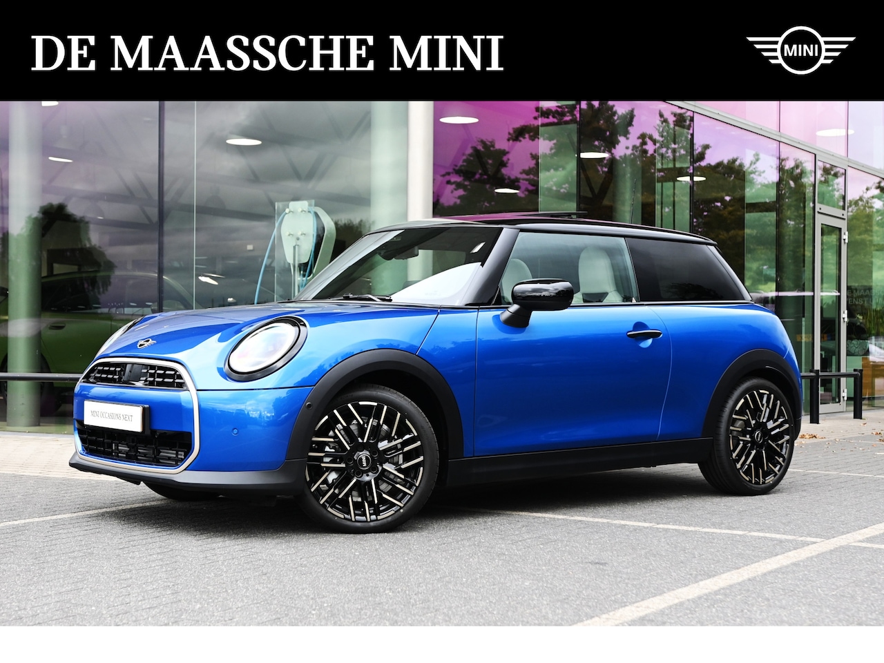MINI Cooper - Hatchback C Automaat / Favoured / Pakket M / 18 inch Night Flash Spoke 2-tone - AutoWereld.nl