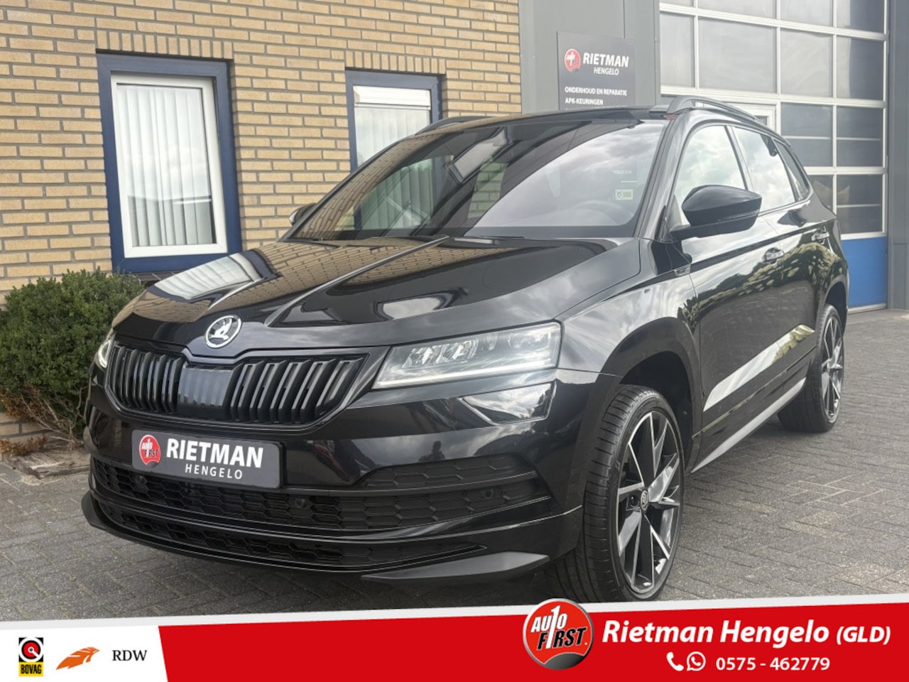 Skoda Karoq - 1.5 TSI Sportl. Bus. CARPLAY-PANO-STOELVERW-CRUISE - AutoWereld.nl