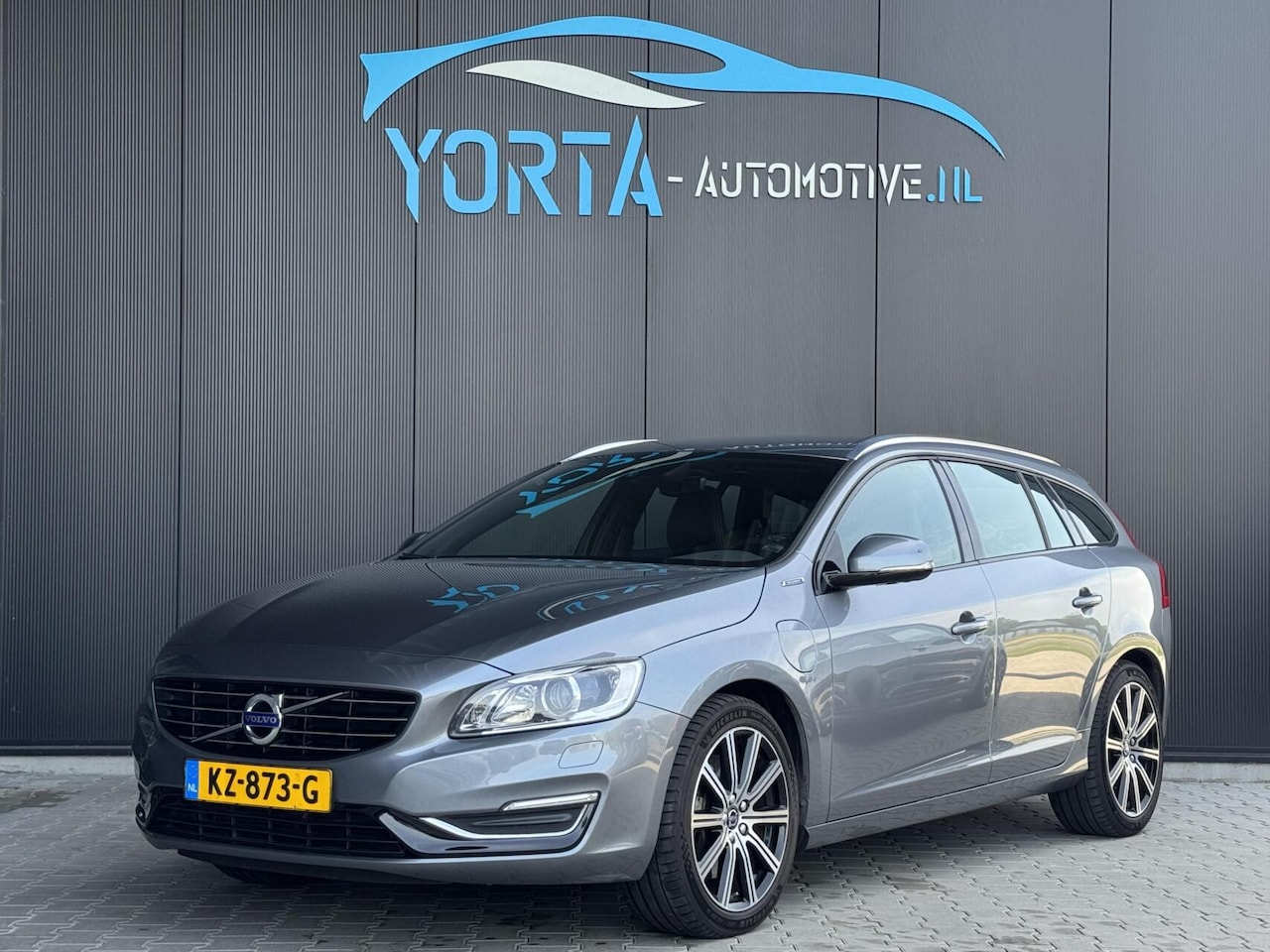 Volvo V60 - 2.4 D5 Twin Engine NL AUTO*TR. HAAK*MEMORY*LEDER - AutoWereld.nl