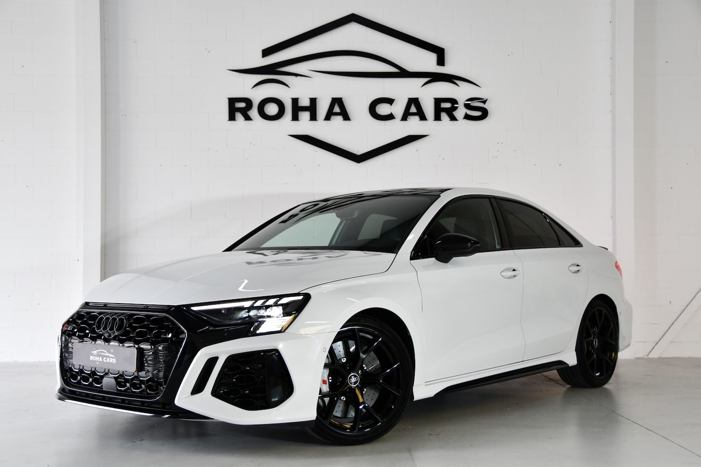 Audi RS3 - Limousine 2.5 TFSI quattro, Hulk edition, Keramisch, Panoramadak - AutoWereld.nl