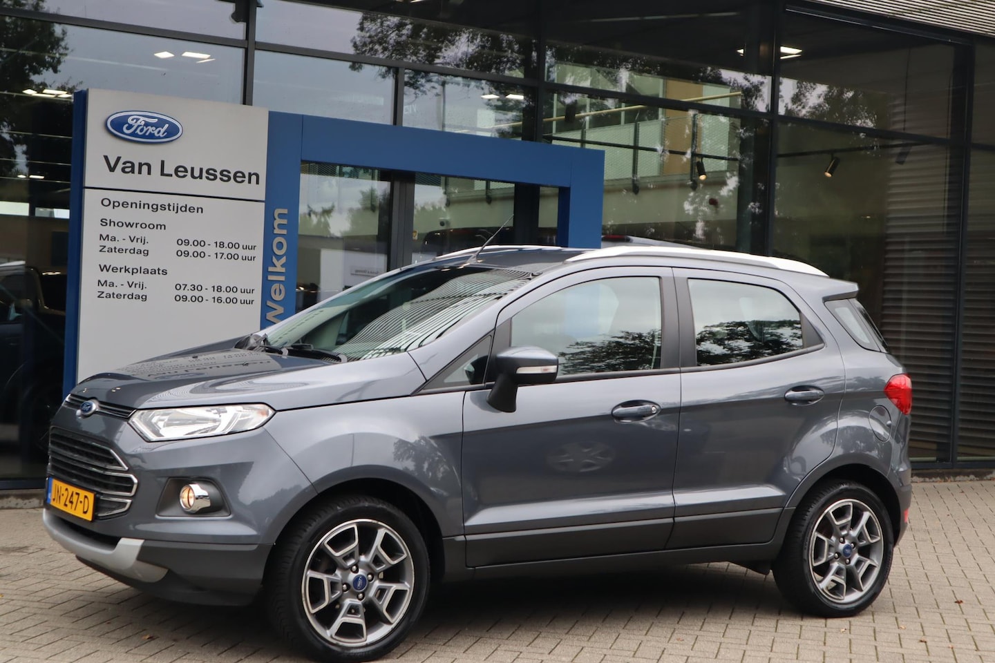 Ford EcoSport - 125PK TITANIUM TREKHAAK STOEL/VOORRUITVERW. LEDER PARKEERSENSOREN CLIMATE LM-VELGEN CAMERA - AutoWereld.nl