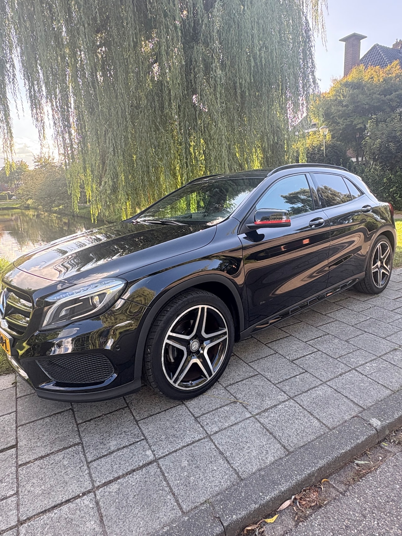 Mercedes-Benz GLA-Klasse - 200 Ambition Mercedes-Benz GLA 200 AMG-Line / Panoramadak / Navi / Originele NL auto - AutoWereld.nl