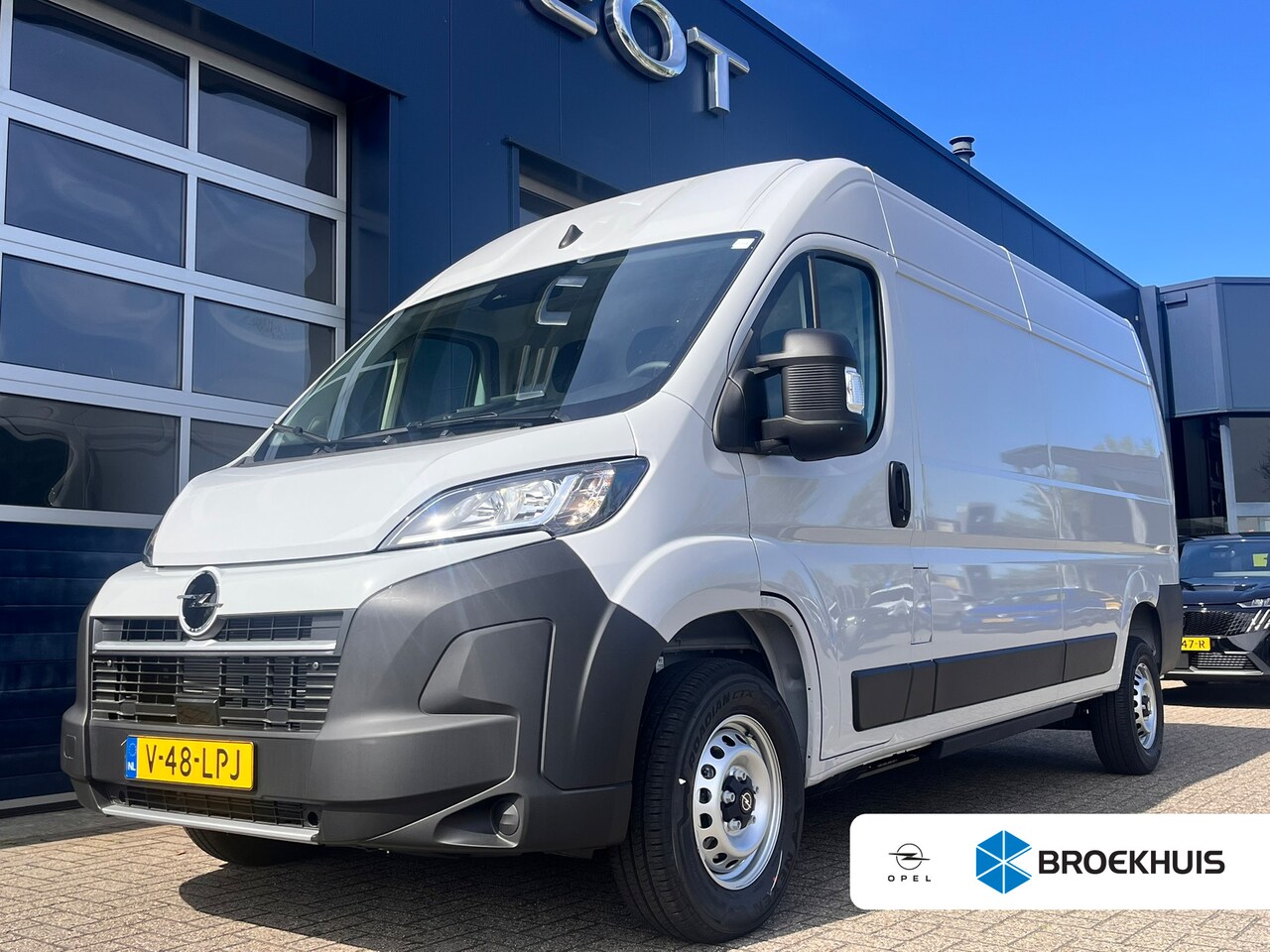Opel Movano Electric - L2 H3 110KW OpelMovano ElectricMovano Electric3.5t L3H2 Zwaar 110 kWh| 2 zitplaatsen recht - AutoWereld.nl