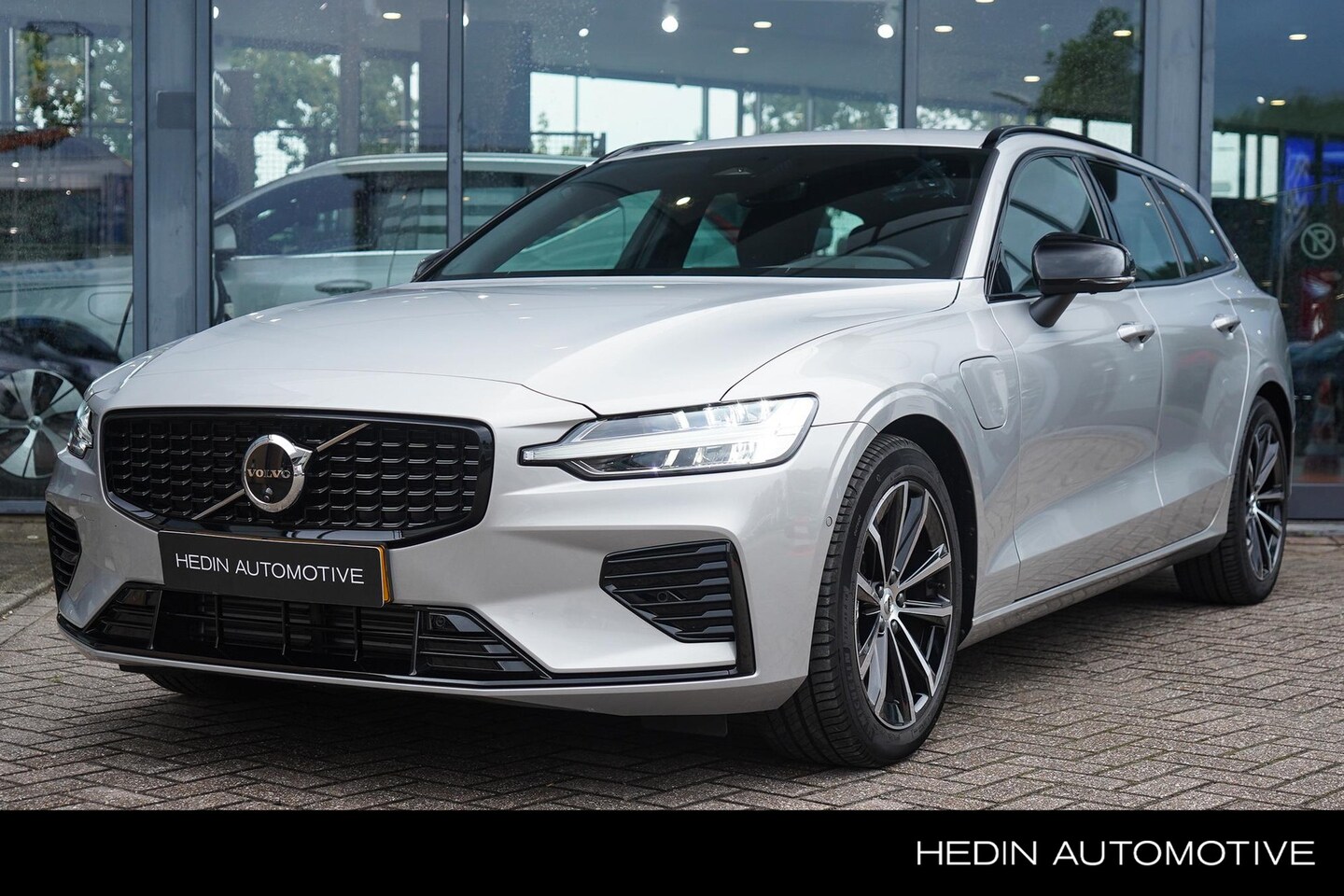 Volvo V60 - 2.0 T6 Plug-in hybrid AWD Plus Dark | Long Range Accu | Sportstoelen elektrisch verstelbaa - AutoWereld.nl