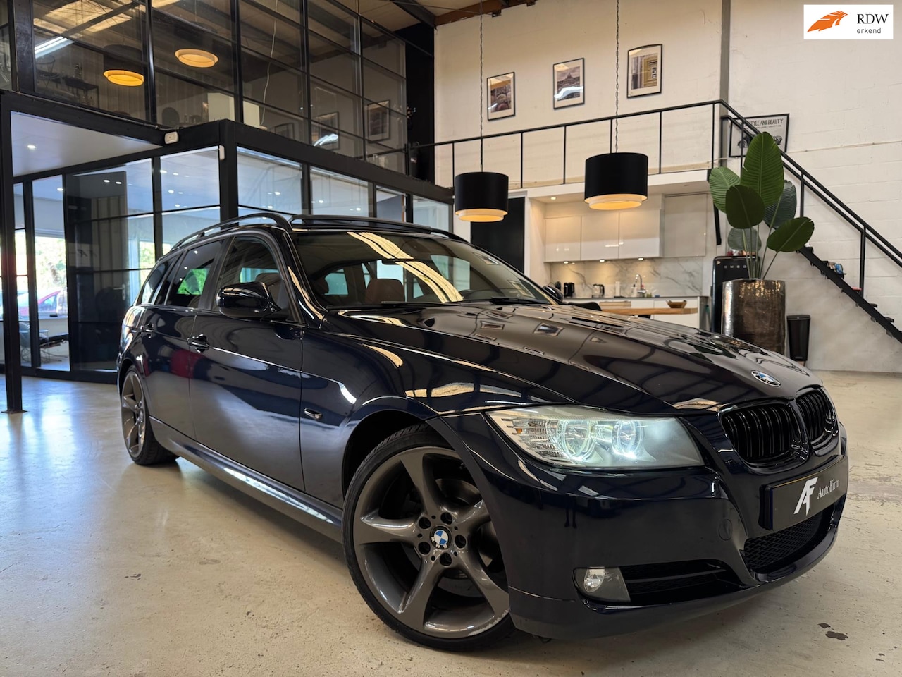 BMW 3-serie Touring - 318i Panoramadak Parkeersensoren Cruise control CarPlay Camera - AutoWereld.nl