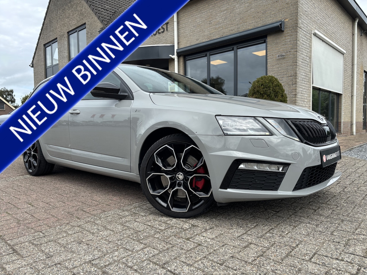 Skoda Octavia Combi - 2.0 TSI RS 245PK Automaat Full LED / Trekhaak / Sportinterieur - AutoWereld.nl