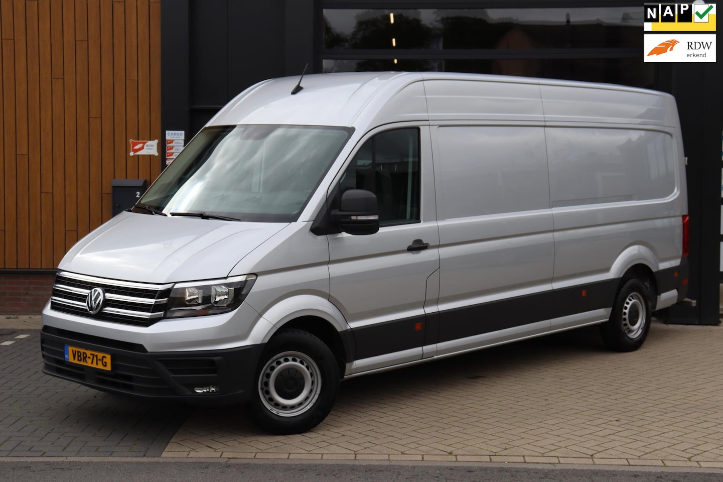 Volkswagen Crafter - 35 2.0 TDI L5H3 Highline | Automaat | Cruise | Airco | Navi | Camera | 3 Zits | Comfort St - AutoWereld.nl