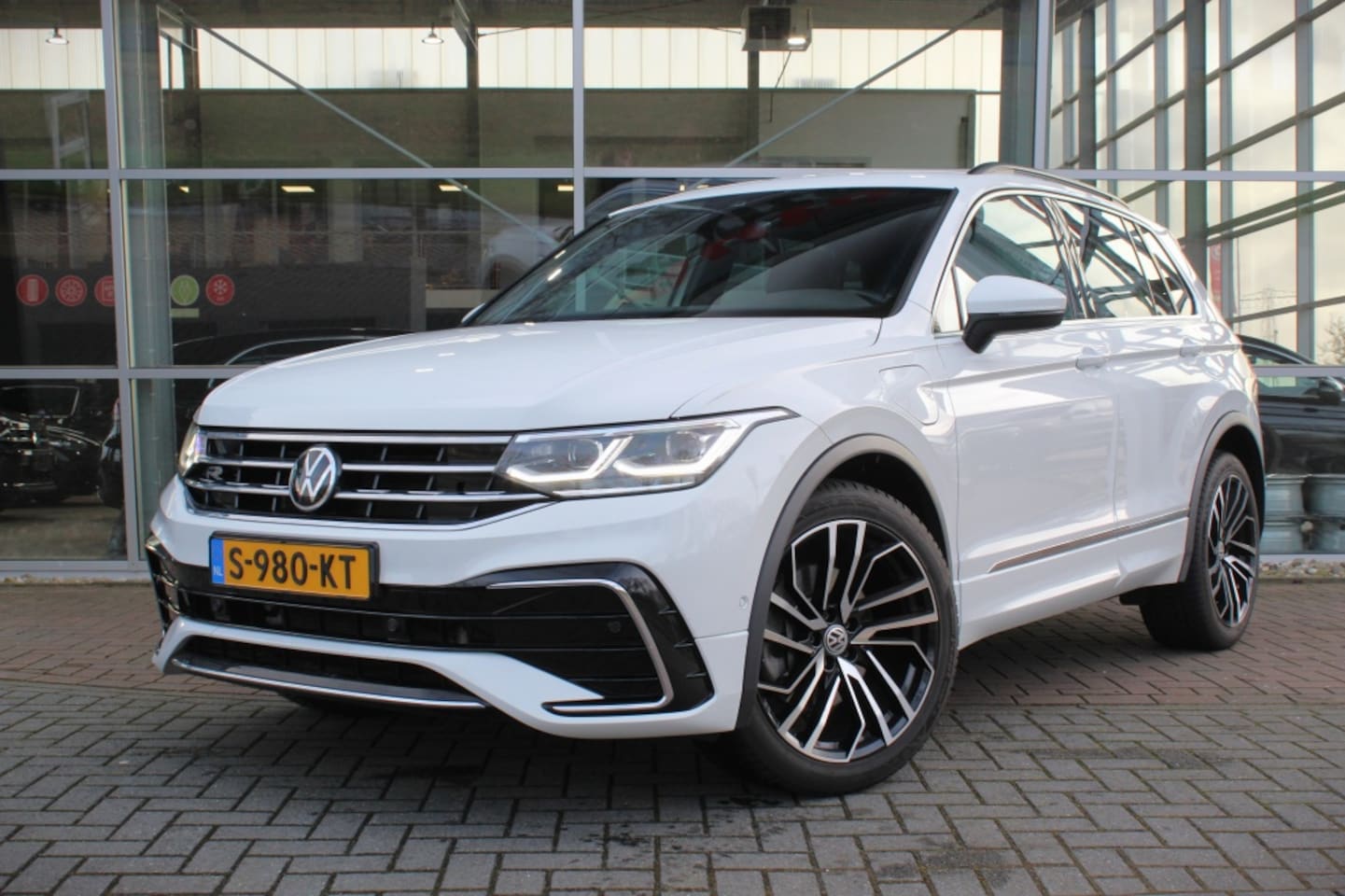 Volkswagen Tiguan - 1.4 TSI eHy R Bns+ - AutoWereld.nl