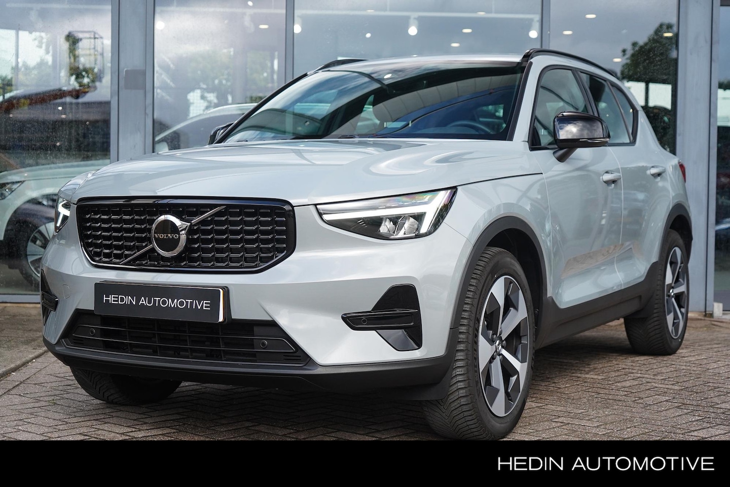 Volvo XC40 - 2.0 B4 Plus Dark | Trekhaak Elektrisch | Stoelen elektrisch verstelbaar | Harman/ Kardon A - AutoWereld.nl