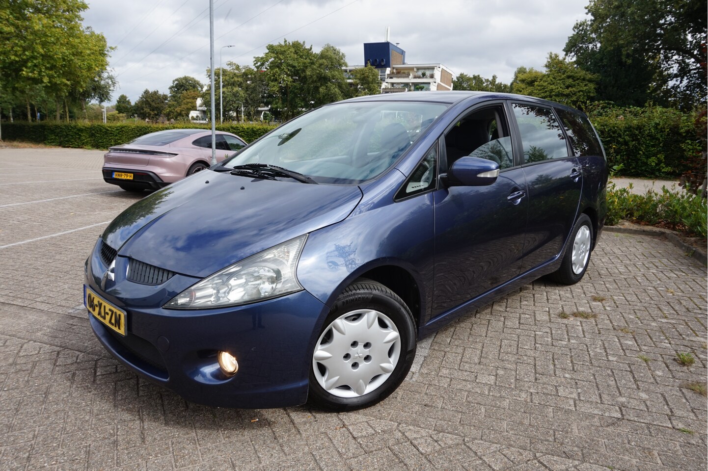 Mitsubishi Grandis - 2.4-16V Inform 7 persoons - AutoWereld.nl